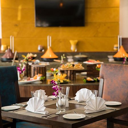 Regenta Central Cassia Zirakpur Chandigarh Esterno foto