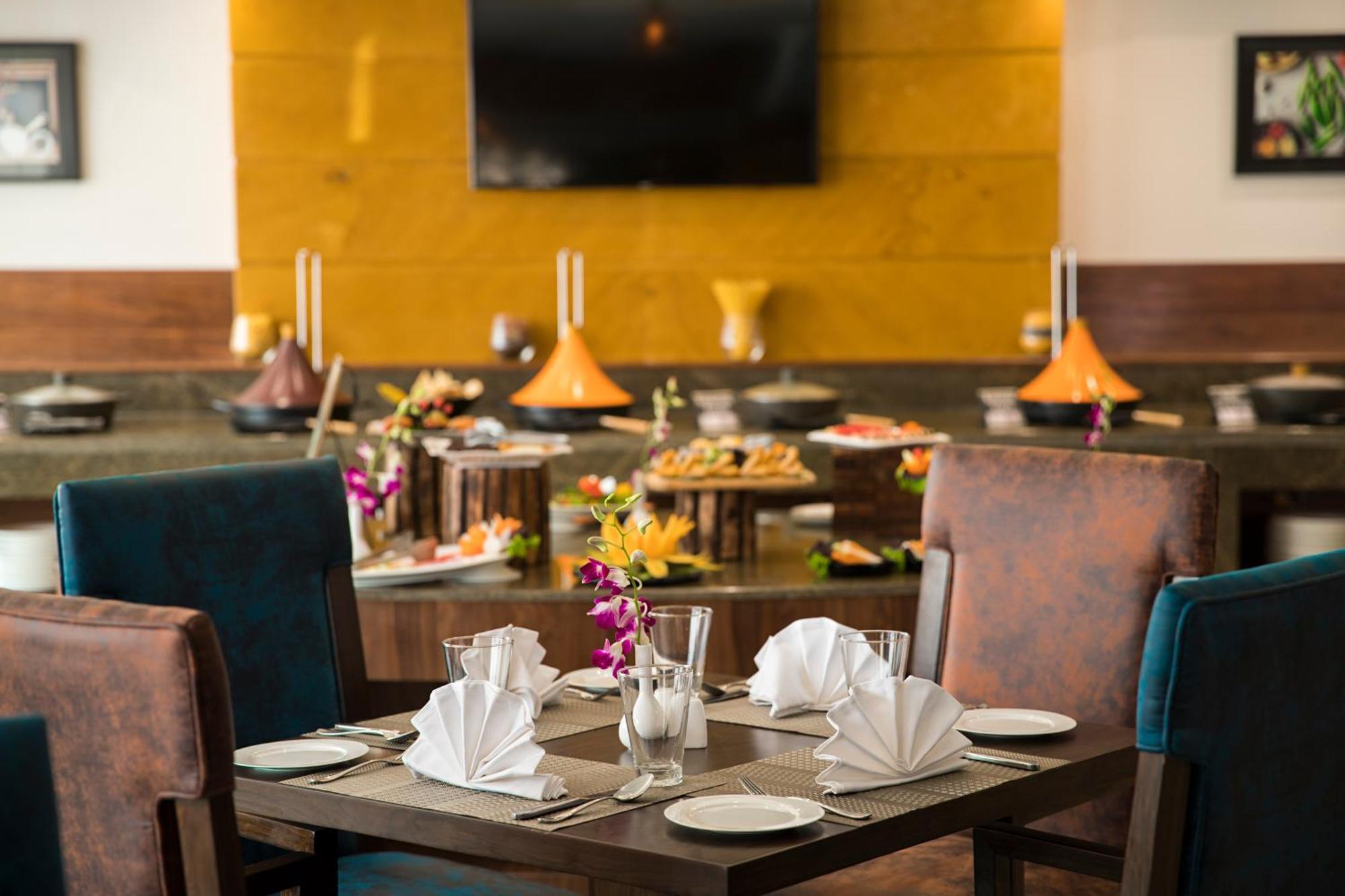 Regenta Central Cassia Zirakpur Chandigarh Esterno foto