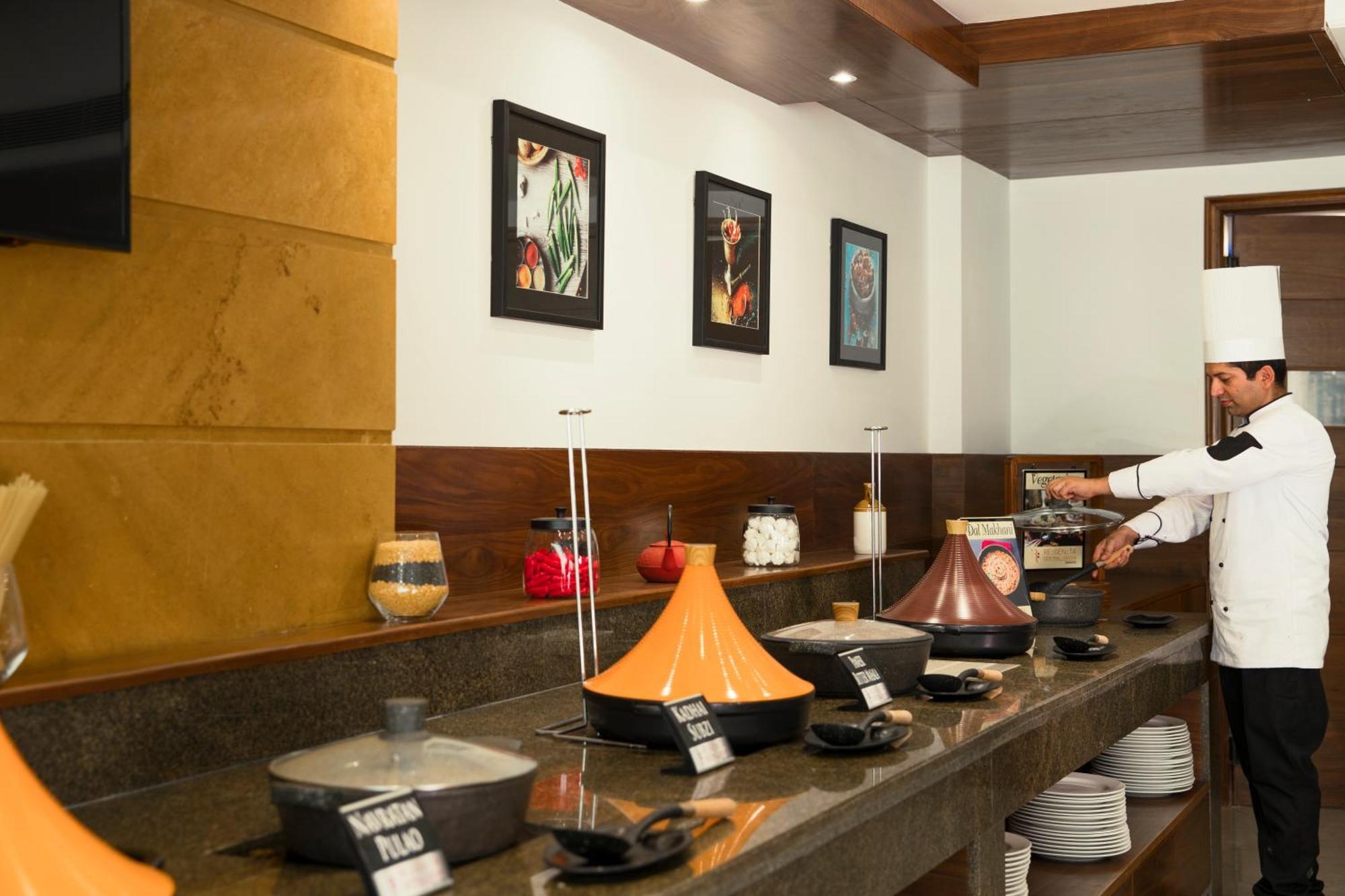 Regenta Central Cassia Zirakpur Chandigarh Esterno foto