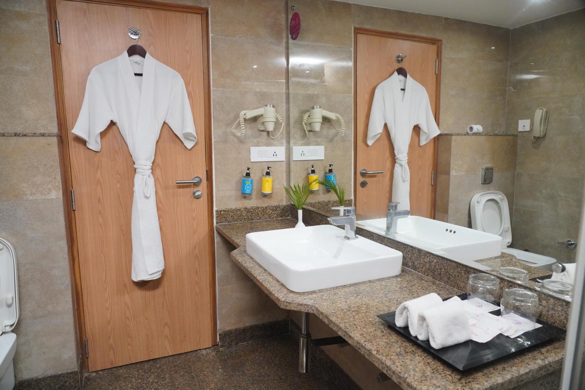 Regenta Central Cassia Zirakpur Chandigarh Esterno foto