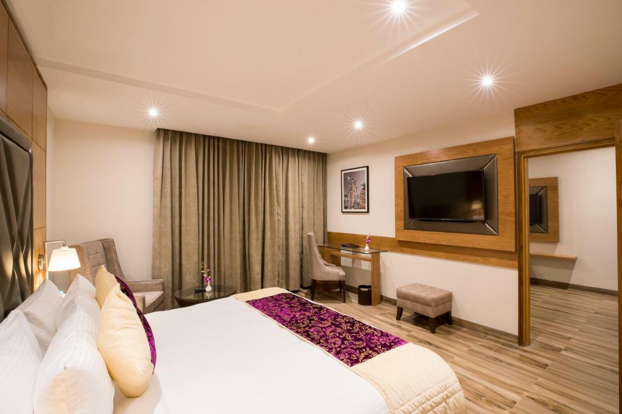 Regenta Central Cassia Zirakpur Chandigarh Esterno foto