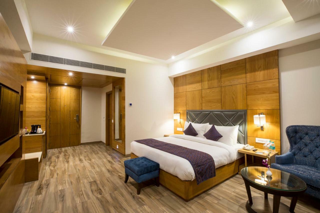 Regenta Central Cassia Zirakpur Chandigarh Esterno foto