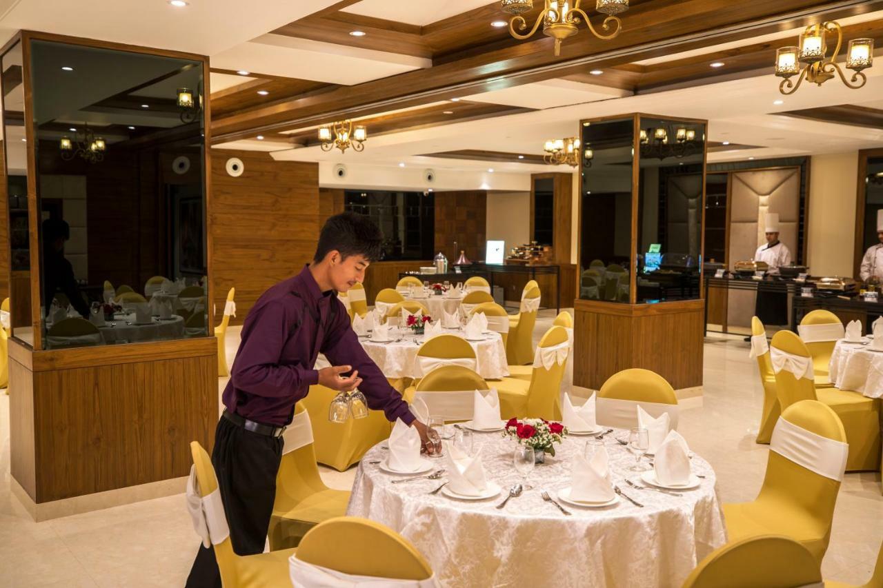 Regenta Central Cassia Zirakpur Chandigarh Esterno foto
