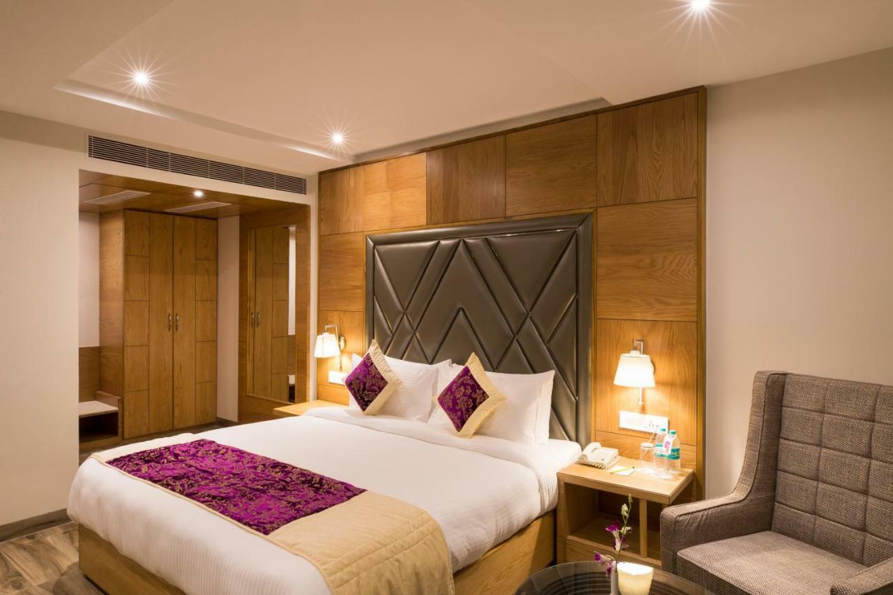 Regenta Central Cassia Zirakpur Chandigarh Esterno foto