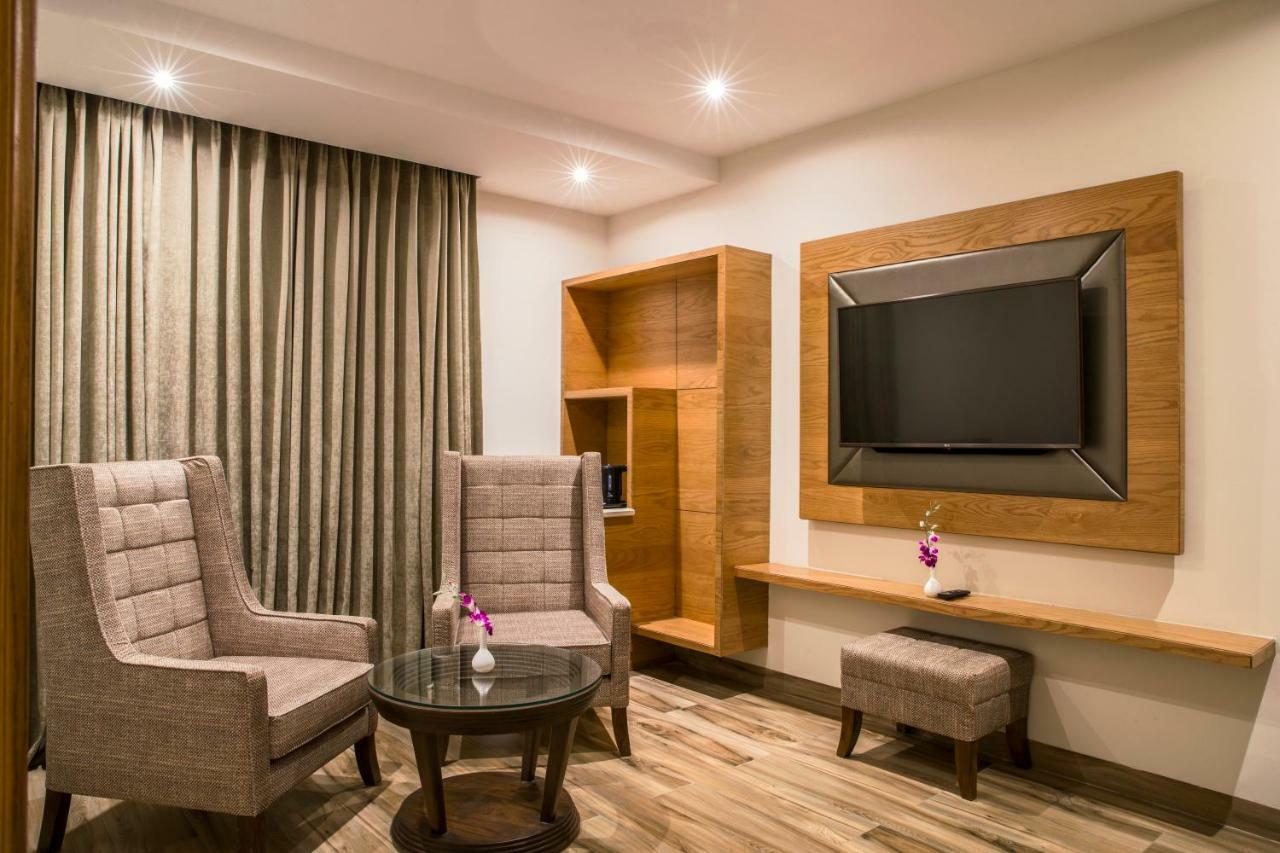 Regenta Central Cassia Zirakpur Chandigarh Esterno foto