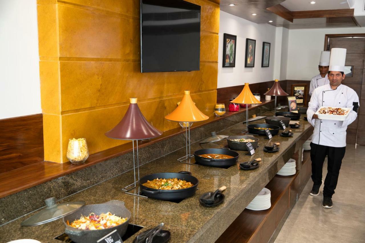 Regenta Central Cassia Zirakpur Chandigarh Esterno foto