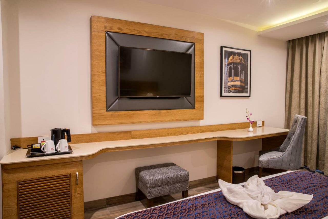 Regenta Central Cassia Zirakpur Chandigarh Esterno foto