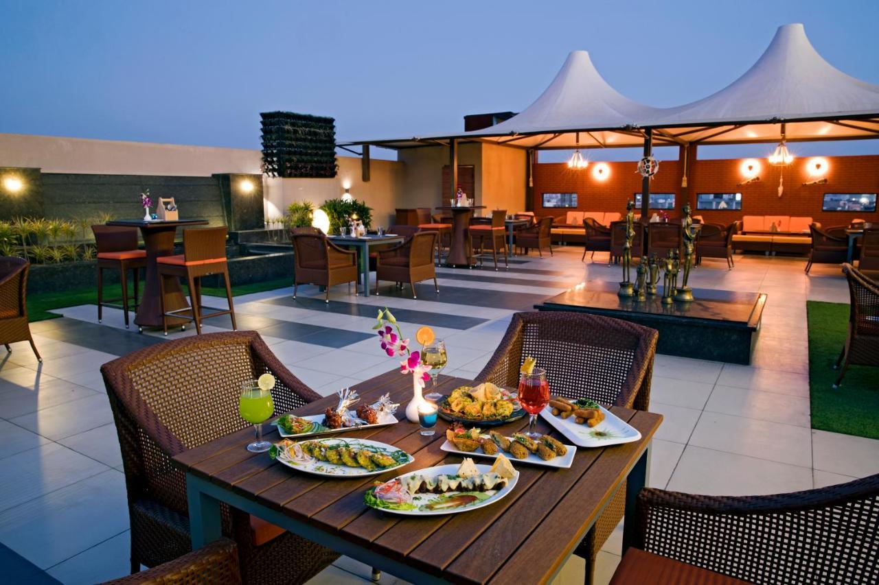 Regenta Central Cassia Zirakpur Chandigarh Esterno foto